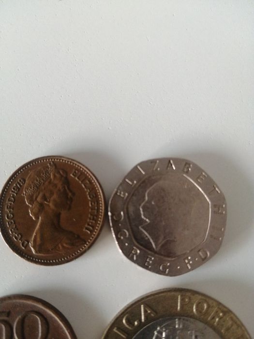 Vendo lote de 10 moedas variadas (portes incluídos)