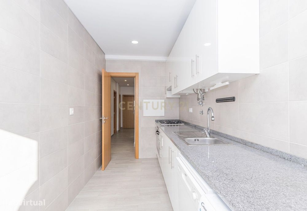 T2 Totalmente Remodelado | Dafundo – Cruz Quebrada | 80 M² | Elevador