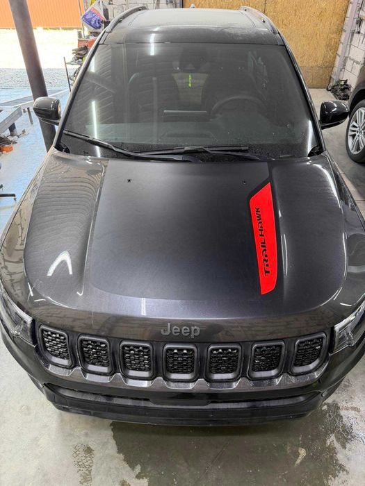 Наклейка наліпка на капот Jeep Compass Renegade Cherokee рест дорест чорна