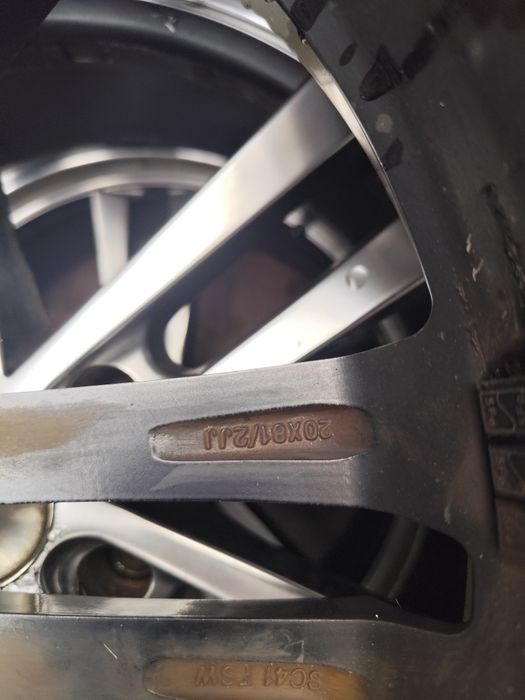 Продам 2 комплекта диски+резина R 18 R20