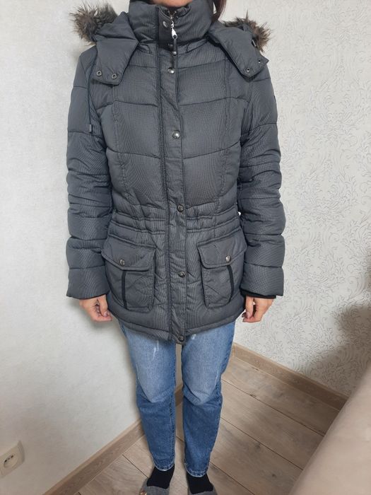 Жіночий зимовий пуховик