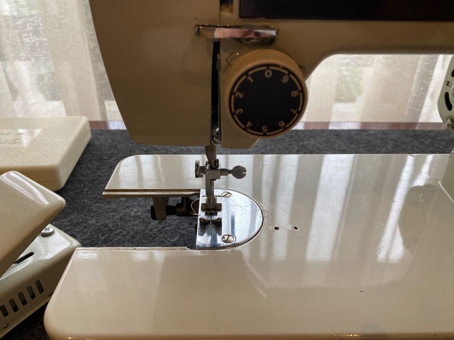 Máquina de costura Oliva portátil