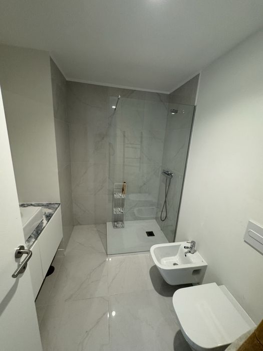 Alugo T1 mobilado em espinho com lugar de garagem rua 5 270