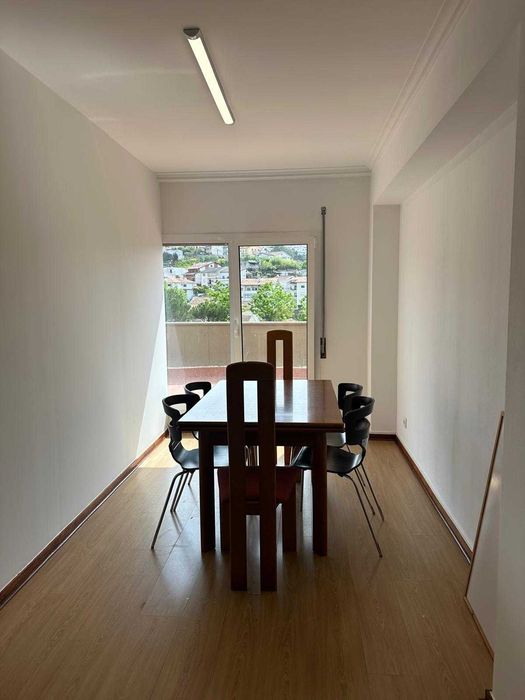 Arrendamento de quartos em apartamento, na Avenida Elisio de Moura, Coimbra