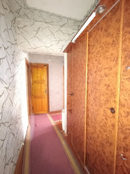 Продам 3 -х комнатную квартиру на Ласточке в самом центре.
