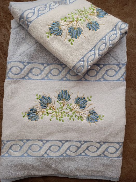 Полотенца новые для лица и тела