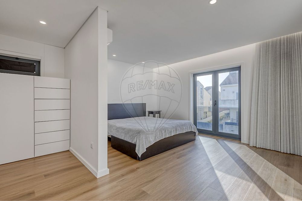 Cama Malm mais 4 gavetões