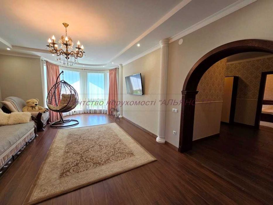 Будинок з ремонтом та меблями , вільний , 9 сот