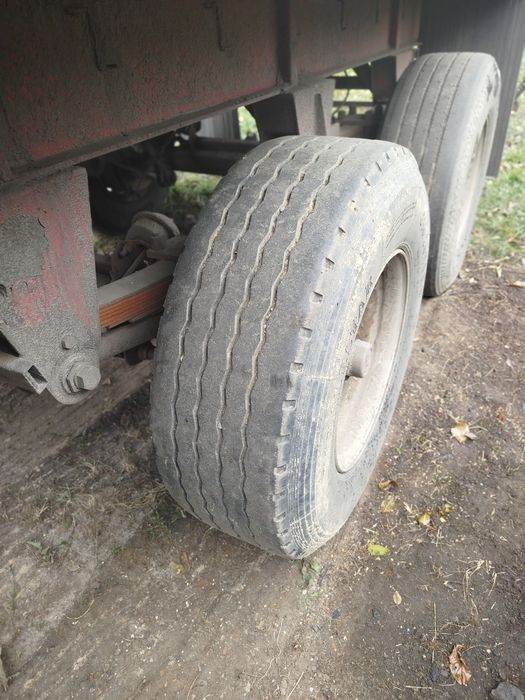 Вантажний причіп розпашонка зерновоз