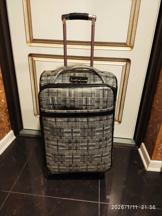 Чемодан на 4колесах