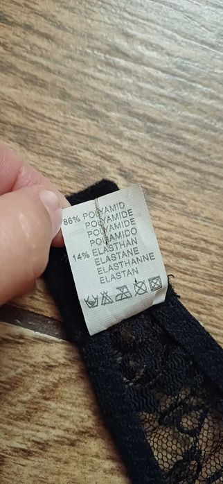Czarny elegancki biustonosz KIK w r. 85 D