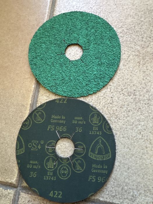 discos corte  125mm * 1mm  - quantidade  150. +  discos lixa  115mm. Grão 36 - quantidade  200