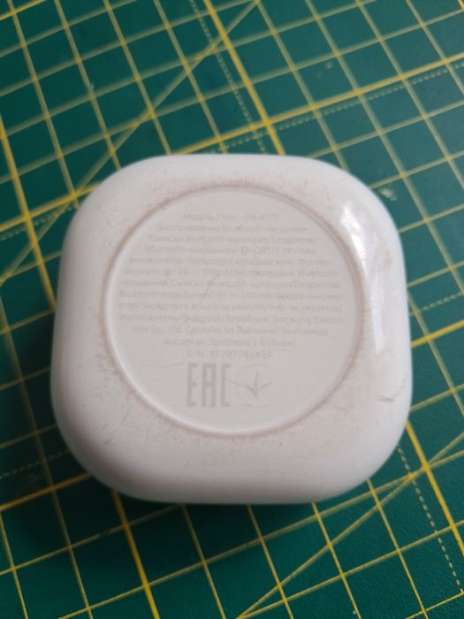 Продам лівий навушник Samsung Buds 2 з зарядним кейсом