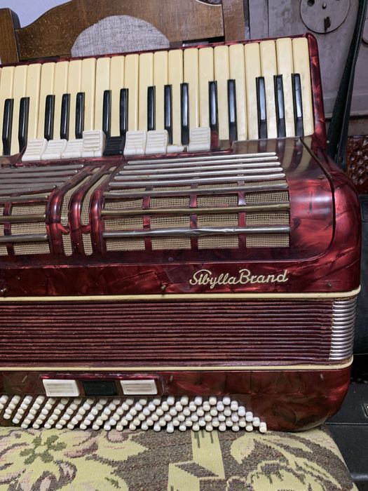 Продам  баян. Акордеони. Гармошки. В хорошому стані.