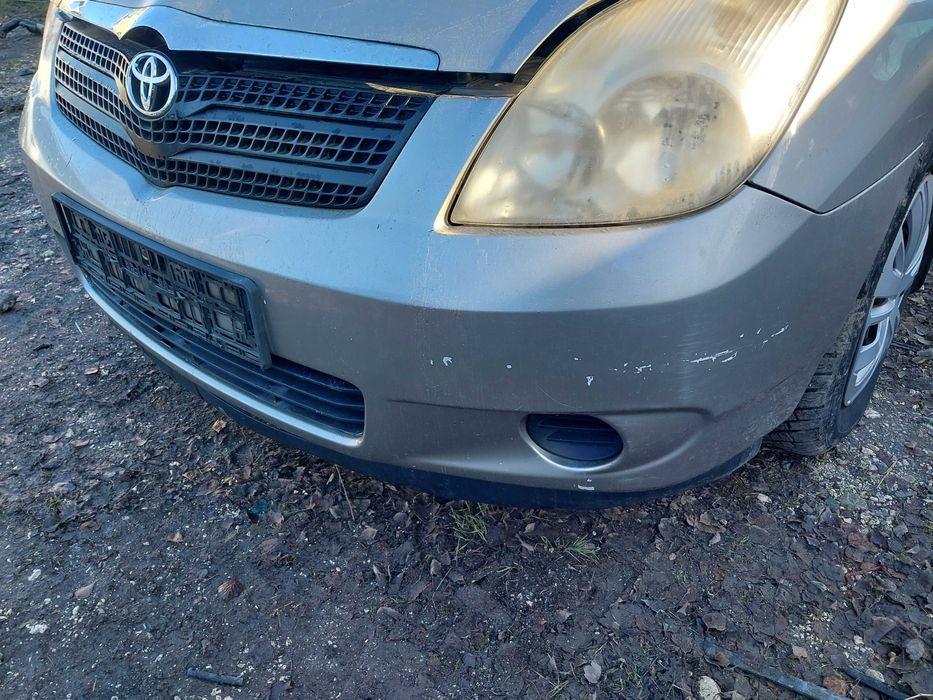 Zderzak przod przedni toyota corolla verso 1