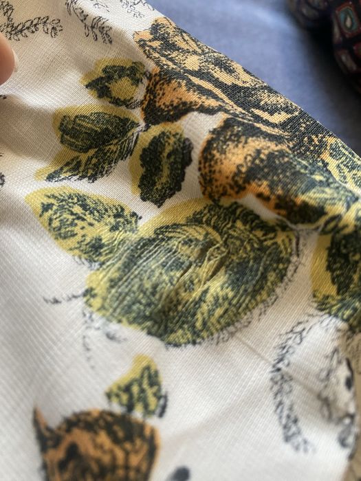 Sukienka w róże i motyle