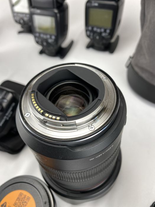 Kit  Canon RF EOSR 24-105 RF  mais Flashes