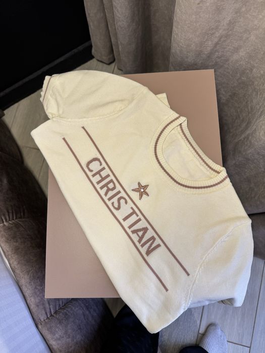 Футболка Dior.