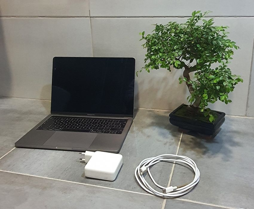 Macbook Pro 2019464676766017146880