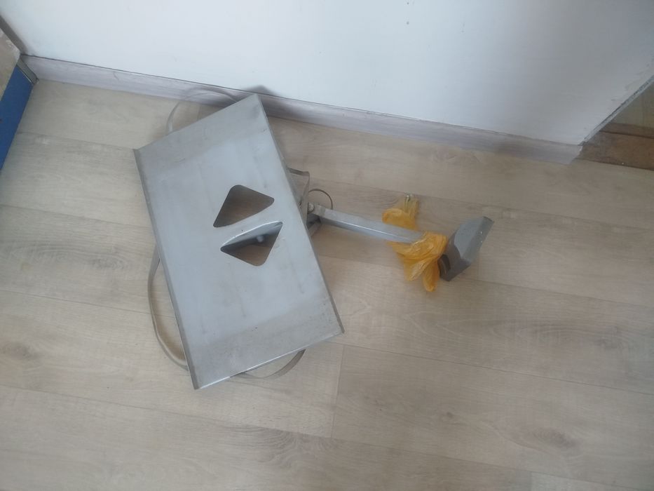 Полка навесная  для телевизора