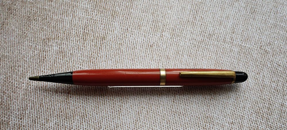 Duński kolekcjonerski ołówek automatyczny Montblanc 12 coral red