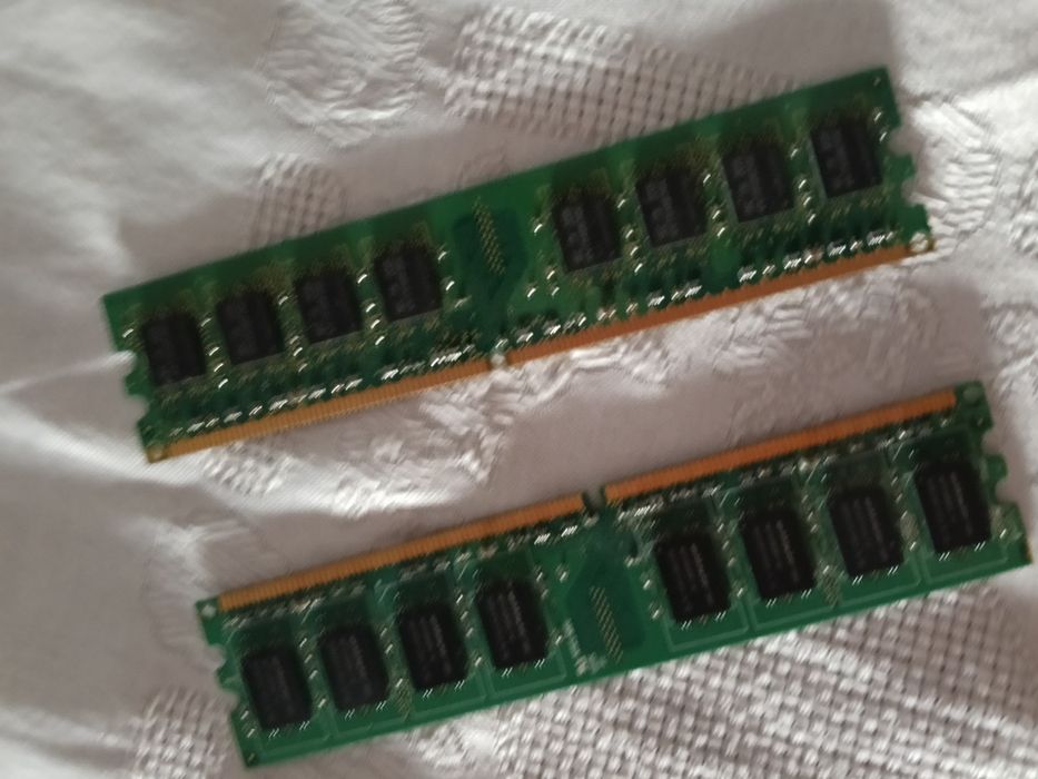 2 Placas de memória RAM 1G e 2G