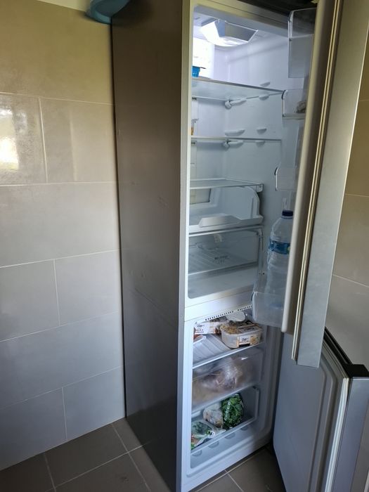 Frigorífico combinado funcional