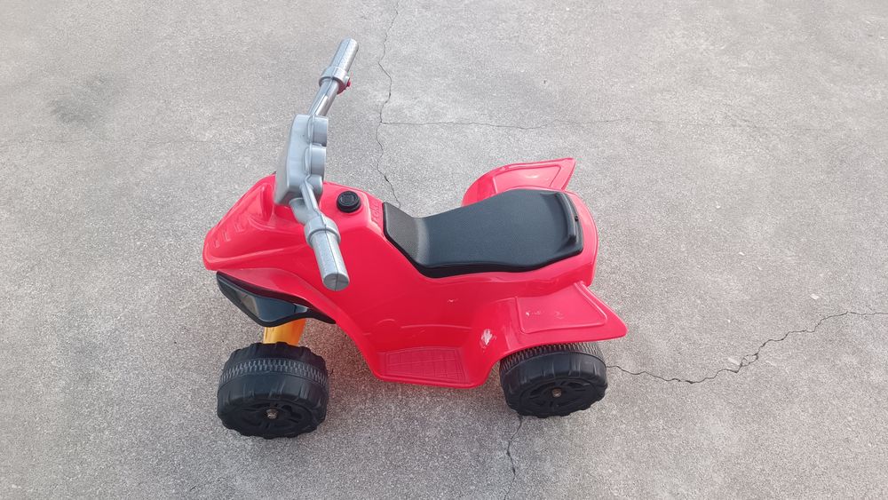Quadriciclo com bateria de 12V