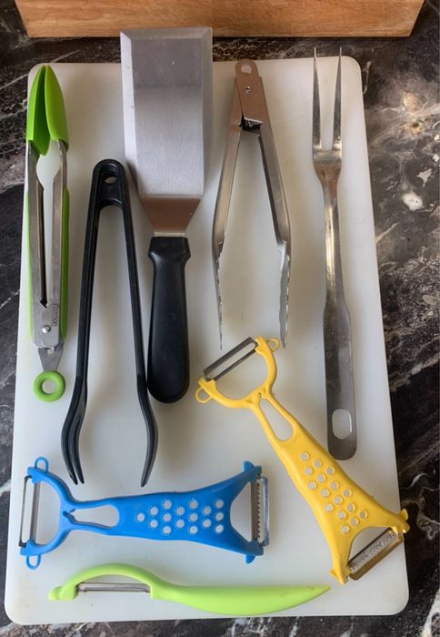 Кухонные принадл.Щипцы, Ножитерки, черпаки, шумовки, ложка мороженного