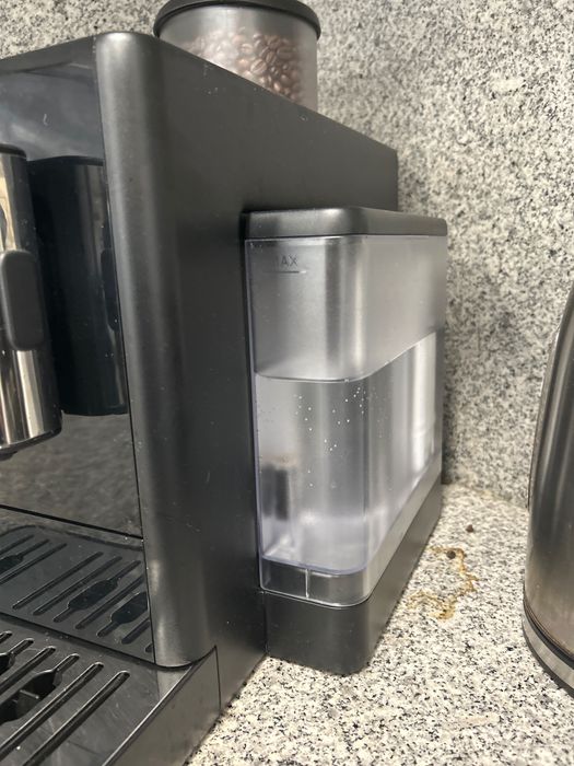 Máquina de café DēLonghi Rivelia