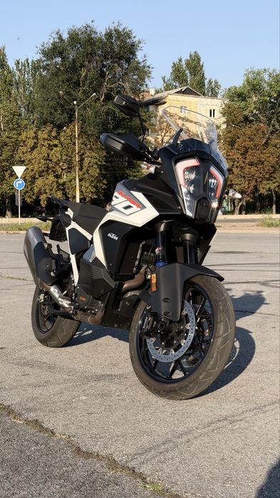 KTM 1290 Super Adventure S 2024 ne BMW R1250GS