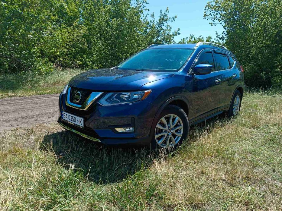 Nissan Rogue SV передній привід