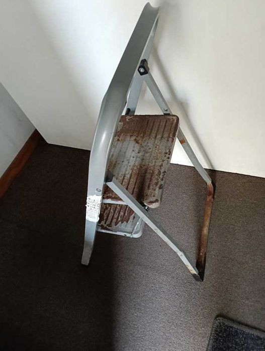 Escadote de 2 degraus usado