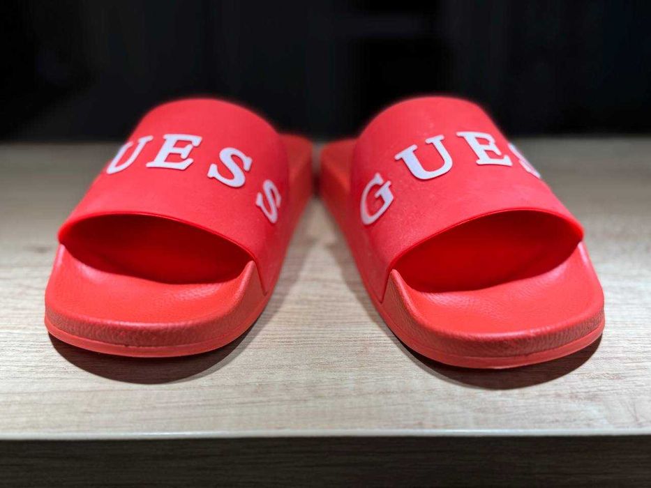 Шльопанці  Guess