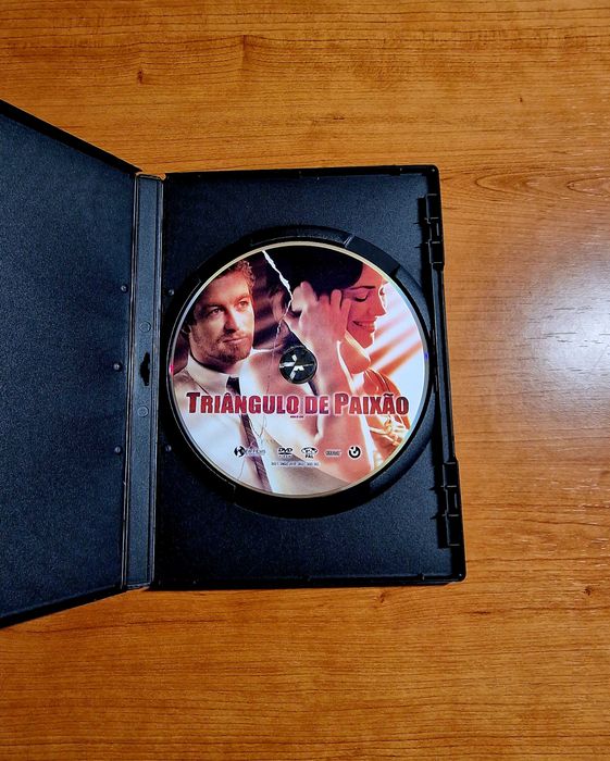 TRIÂNGULO DE PAIXÃO (Simon Baker/Frances O'Connor) Um Thriller Erótico