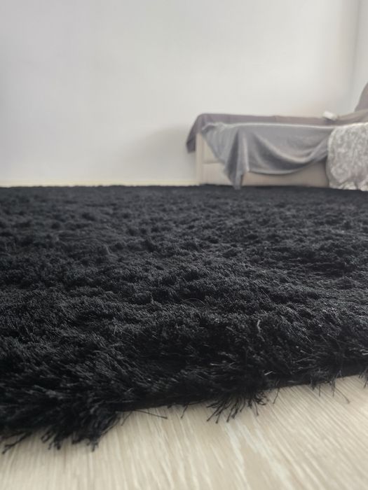 Tapete de sala/quarto preto