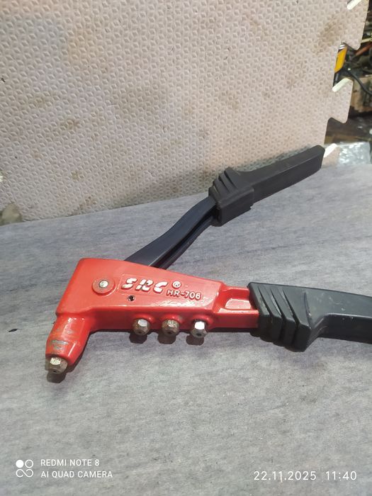 Клепочник пистолет для заклёпок!  В отличном состоянии!