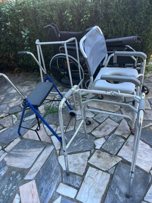 Cama articulada e material geriatria