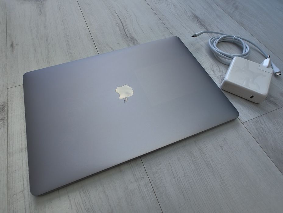 MacBook Pro 15" A1707 2017 | i7 2.8 GHz | 16 GB RAM | SSD 256 GB | Radeon Pro 555 | USB-C 87W