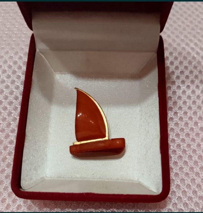 Янтарные  винтажные украшения