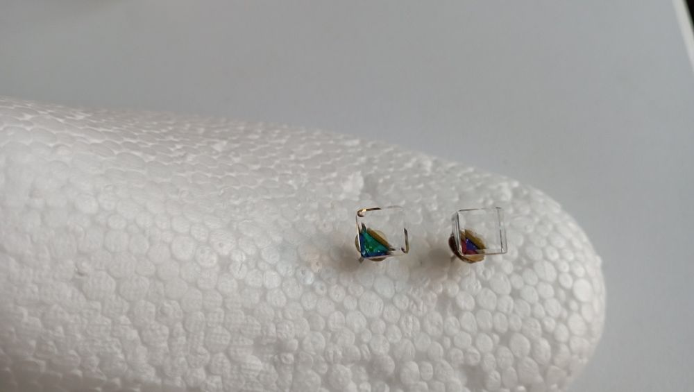 Brincos transparentes com várias tonalidades