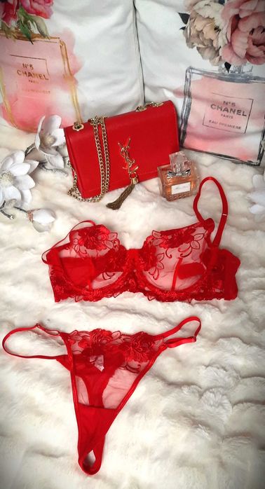 komplet bielizny czerwony różany stanik stringi