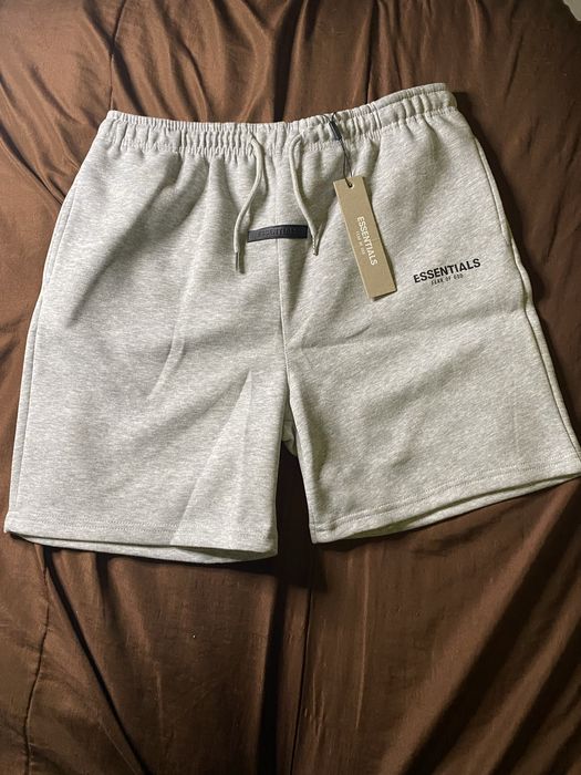 Calções cinzentos da Essentials