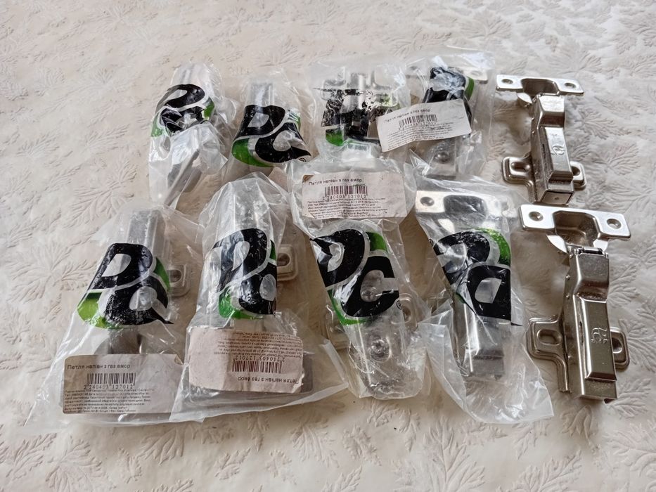 Мебельная полунакладная петля ДС с доводчики газовым