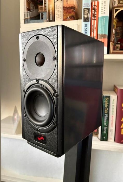 Colunas Audio Epilog Adut