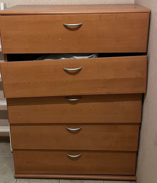 Quarto de casal completo – cama com colchão+mesas+cómoda (bom estado)