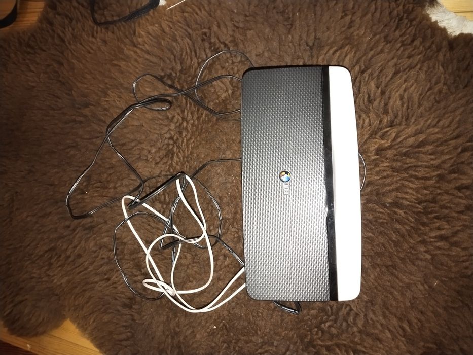 Zestaw trzech routerów używanych z UK