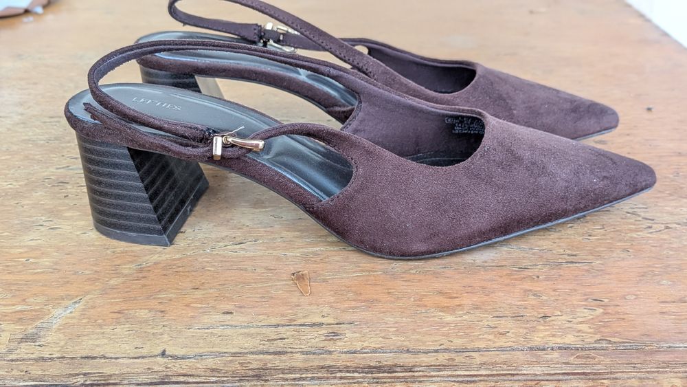 Sapatos castanhos