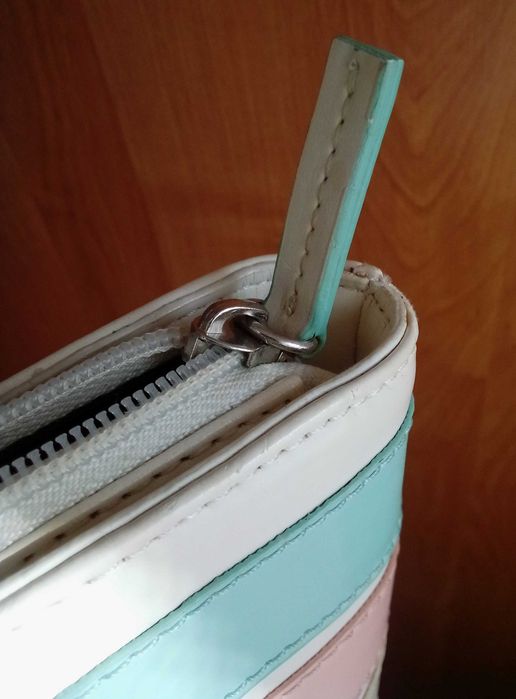 Torebka brytyjska Fiorelli do ręki, jasny krem, pastelowe kolory