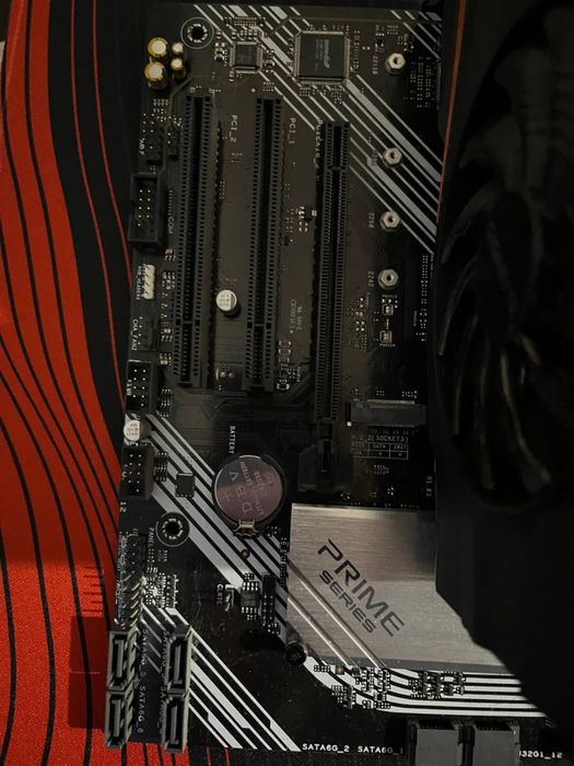 Продам бюджетный Игровой комплект (b460 plus, i3 10100f , + кулер)